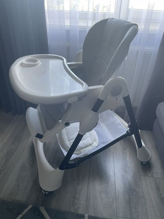 Годувальний столик stella