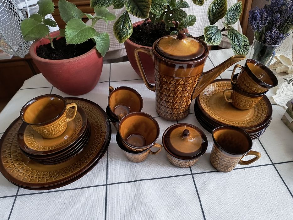 Sprzedam serwis do kawy +telerzyki deserowe" Chodzież" PRL