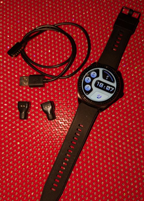 Smartwatch wraz ze słuchawkami, używany