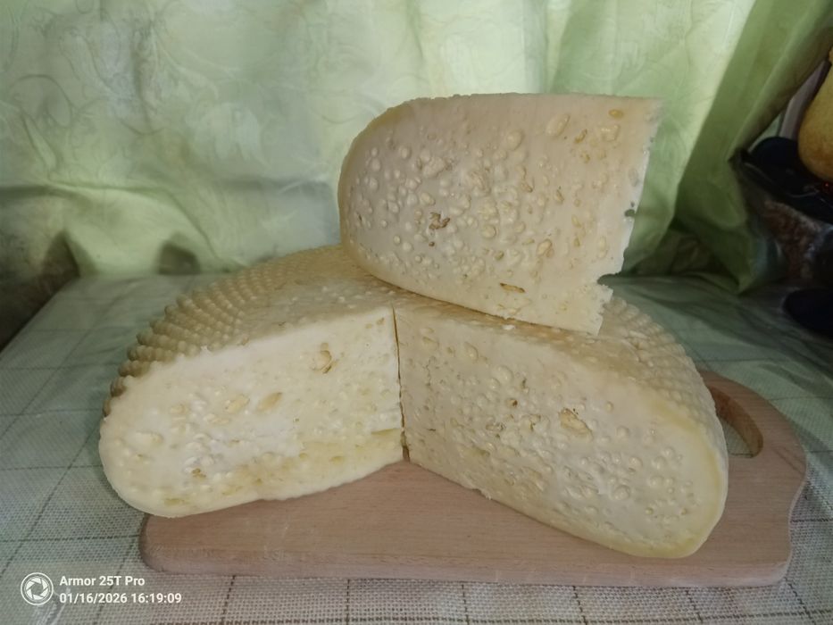 Масло вершкове домашнє  1кг. 365гр.   Бриндза полонинська  250гр. 1кг..