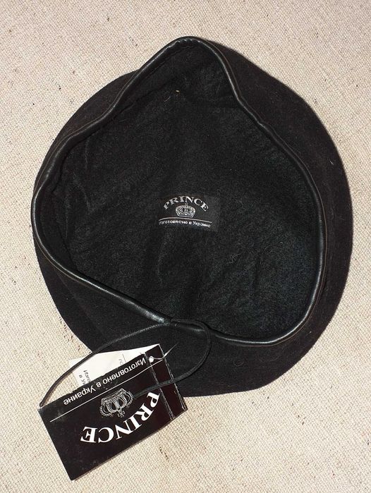 новий вовняний берет