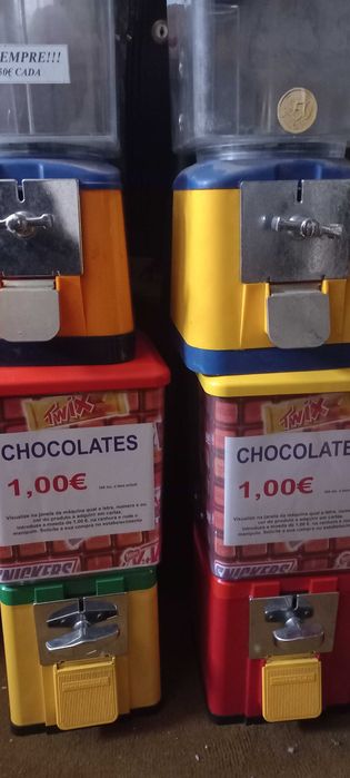 Maquinas de vending de chocolates e aperitivos