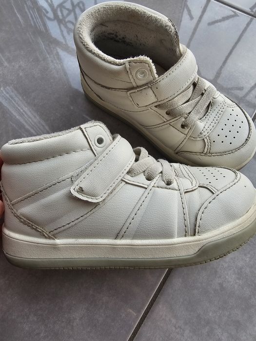 Продам кросовки зара білі