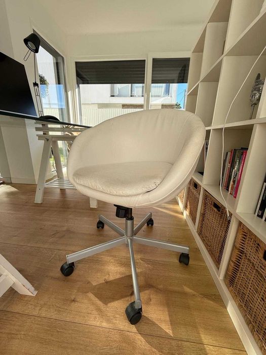 Mesa de escritório + cadeira