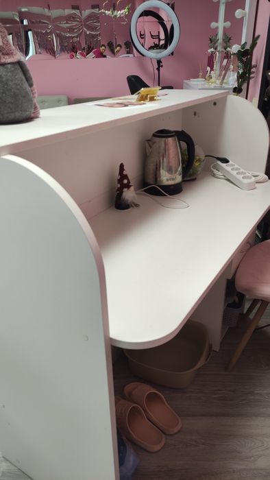 Продам меблі для студії краси