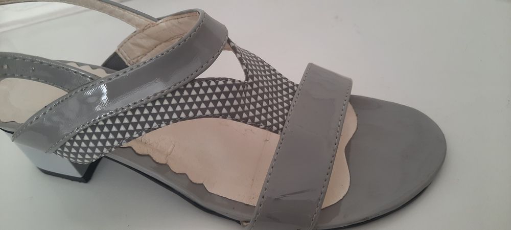 Sandałki popielate rozm. 37