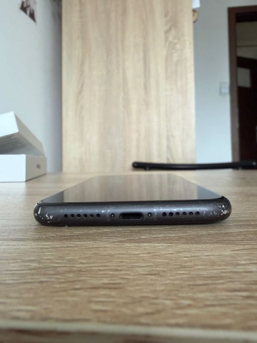 iPhone 11 64 GB Black - Zestaw z Akcesoriami