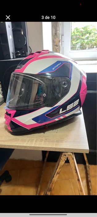 Capacetes casacos e luvas de moto