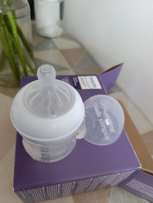 Ручний молоковідсмоктувач з пляшечкою AVENT (SCF430/10)

3