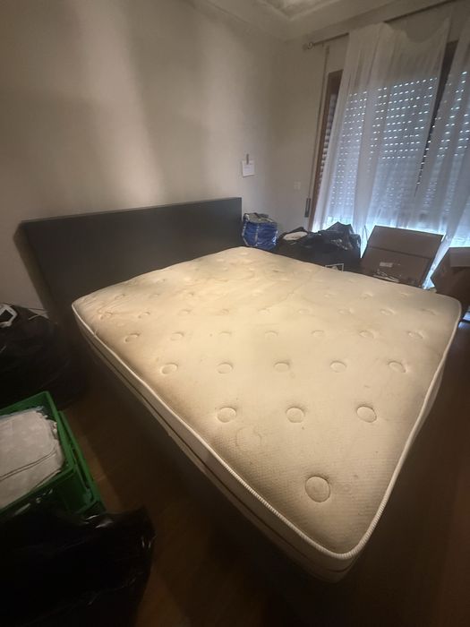 Cama  e colchão bom estado
