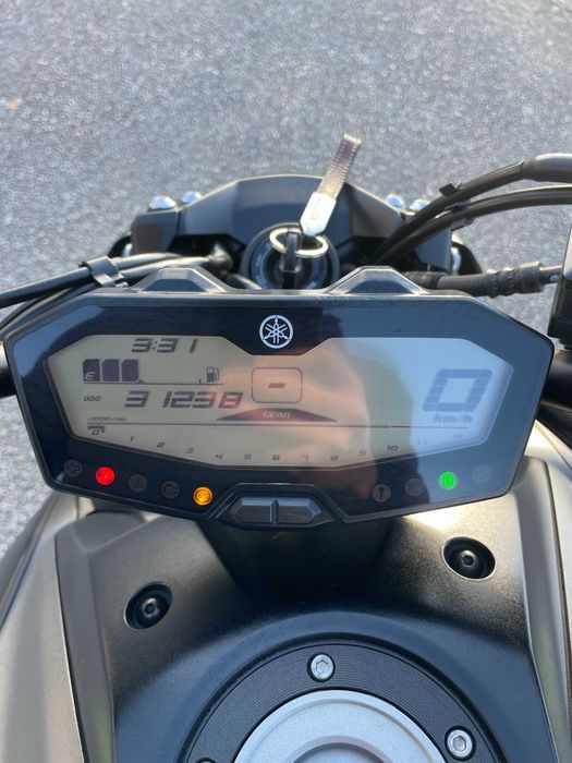Yamaha MT 07 (com extras)