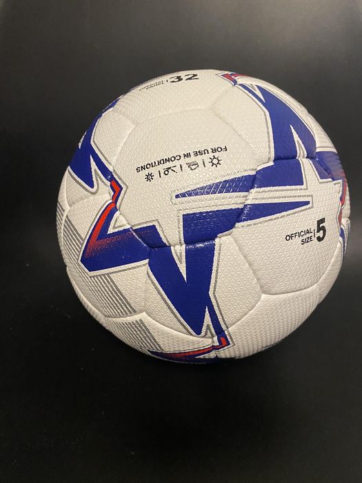 Футбольні м'ячі Pass