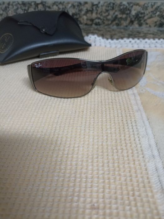 Óculos de sol marca Ray Ban