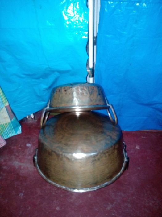 vendo dois tachos em cobre com pegas muito antigos