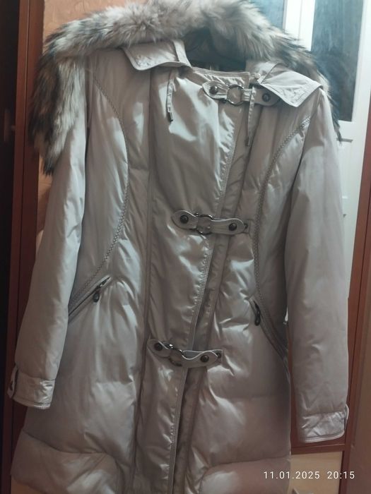 Пуховик зимовий,жіночий, світлого кольоу