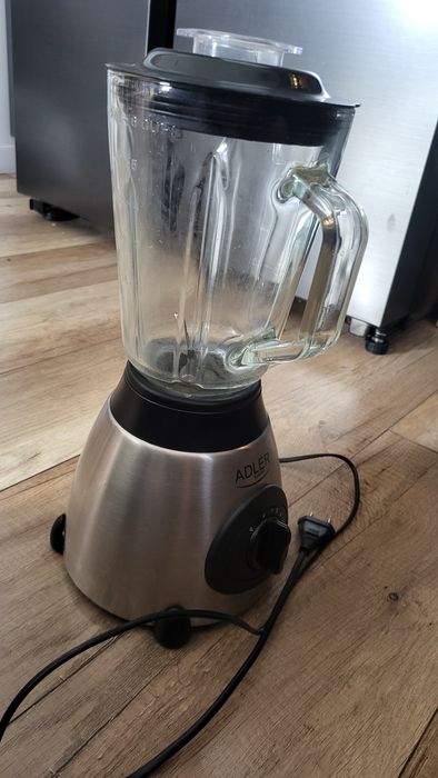 Blender kielichowy szklany.