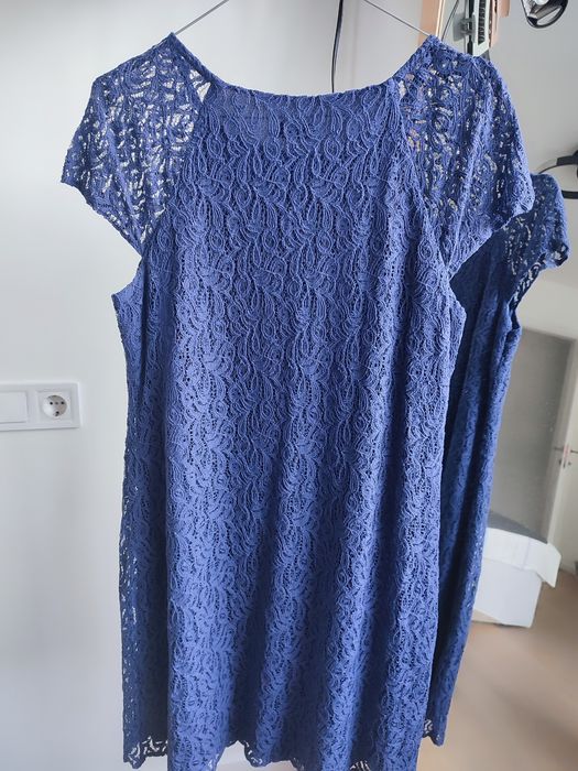 Маленька акуратна синя сукня