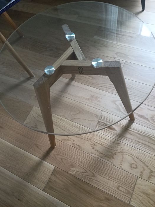 Mesa de centro com tampo de vidro