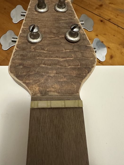 Гриф з колками для бас гітари