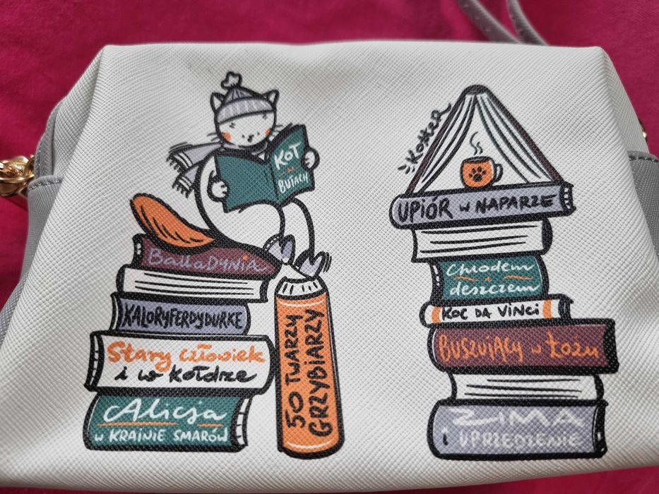 Kosmetyczka Piórnik wzór książki dla bibliofila