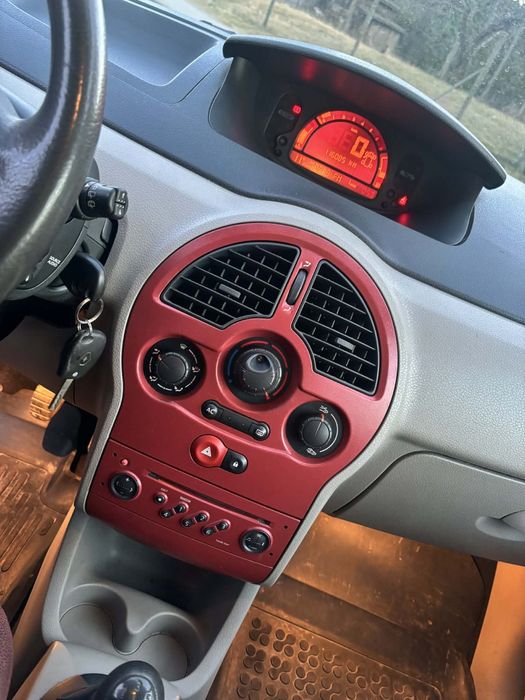 Renault modus 1.2  2005 rok.