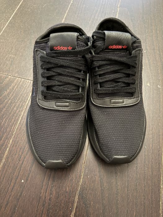 Adidas кросівки оригінал нові 38р