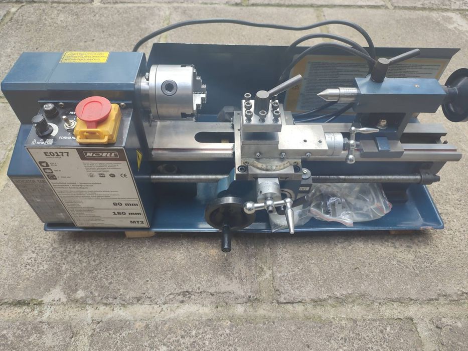 Токарний станок по металу