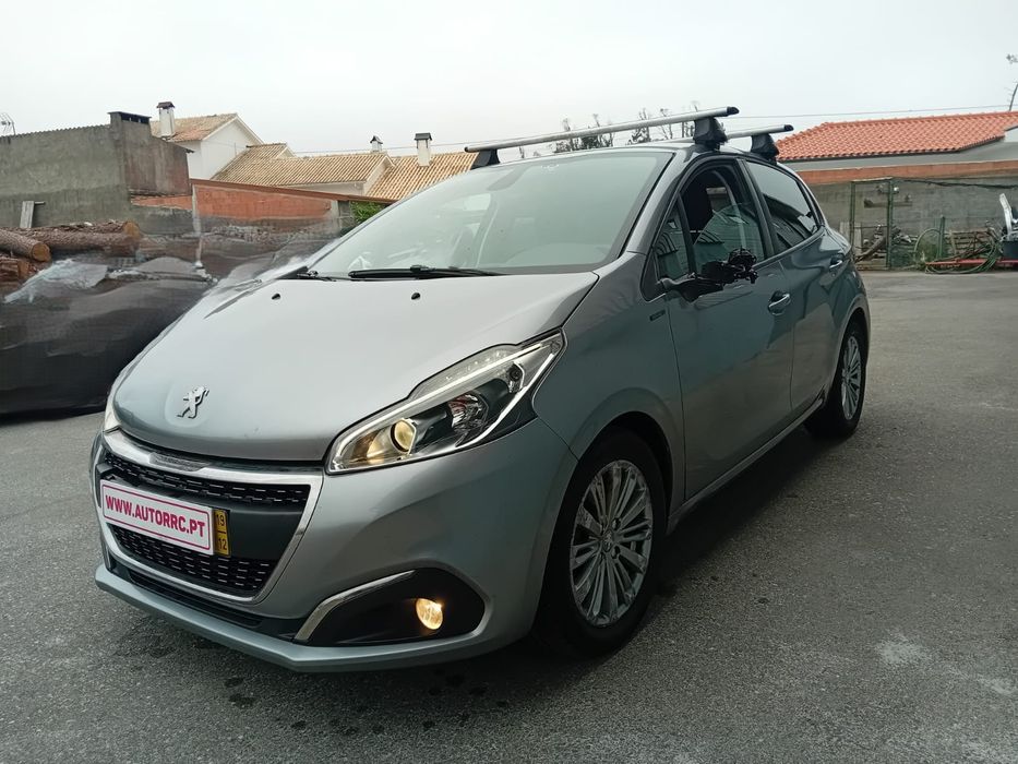 Peugeot 208 1.5 bluehdi Signature - Nacional  ( pequeno sinistro  )