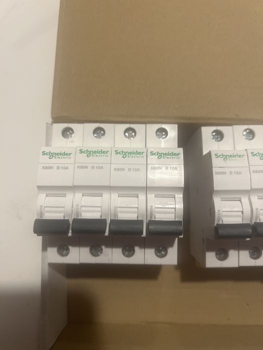 4 bezpieczniki schneider electric k60n b 10 a