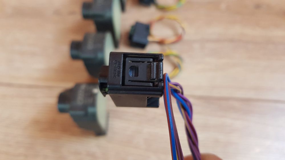 8E0907503 датчики положення кузова і коректора.