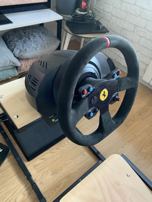 Руль Thrustmaster T300 + кокпит