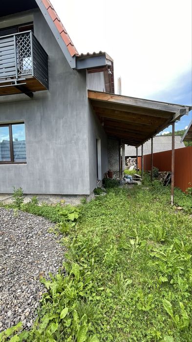 Продається будинок в мальовничій місцевості.Басейн.Сауна.Річка.