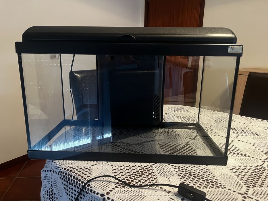 Aquário grande + móvel feito á medida + acessórios