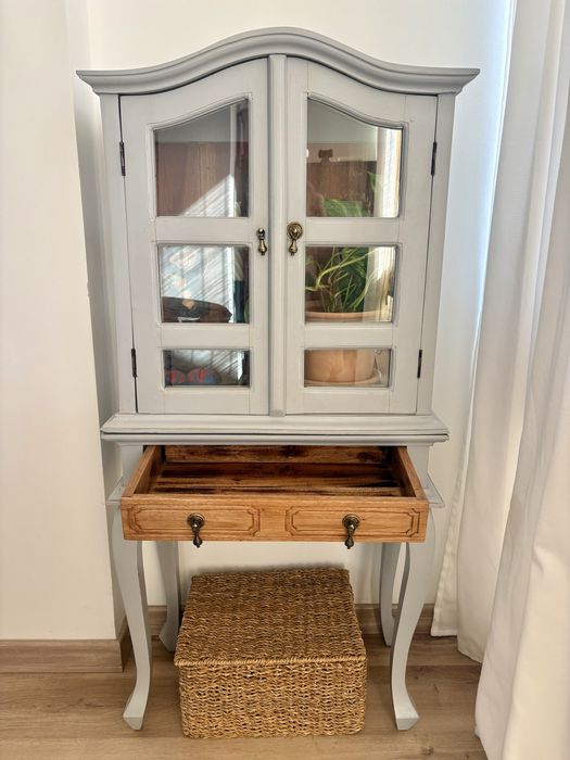 Móvel Antigo com Vitrine Totalmente Restaurado e Tratado