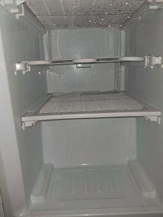 Продам холодильник б/у на запчастини.