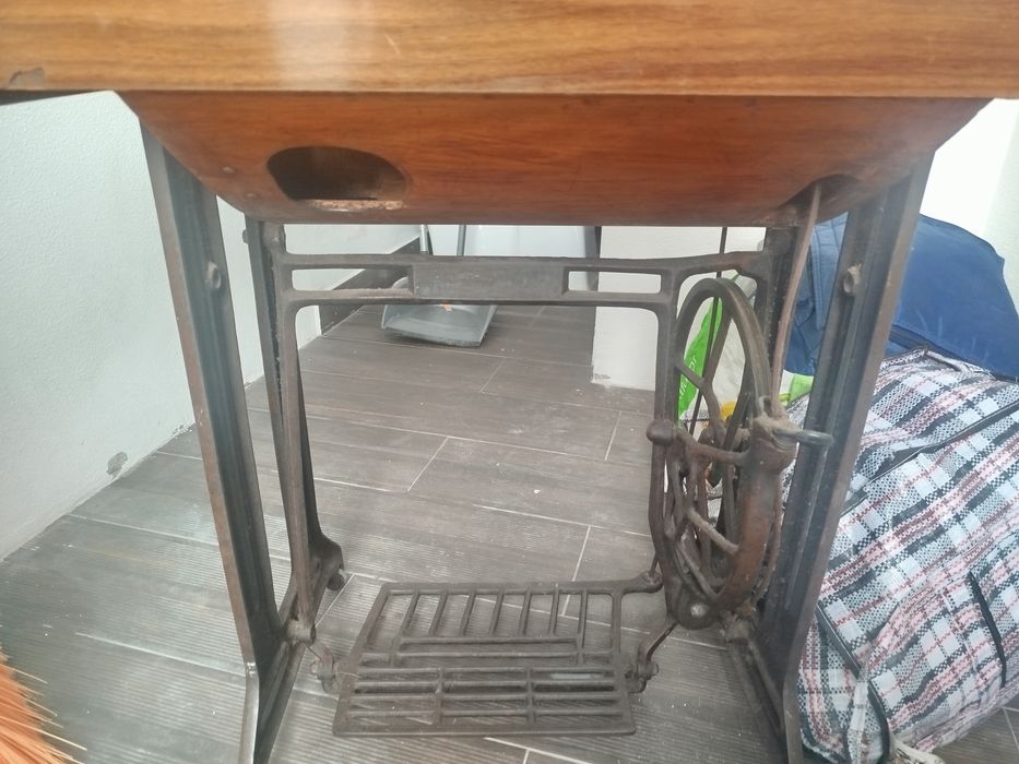 Máquina de costura Singer antiga