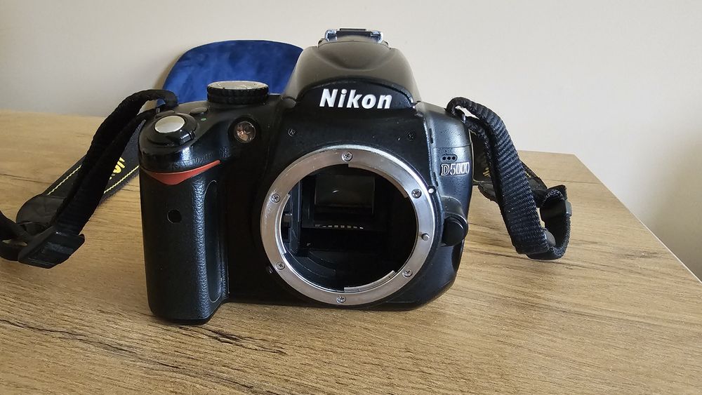 Nikon D5000 body + akcesoria