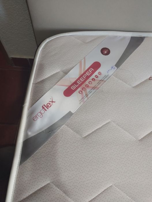 Cama de Casal com Colchão e Cabeceira