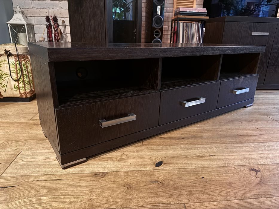 Zestaw mebli z Dobrodzienia, Venge, witryna, komoda, RTV, ława