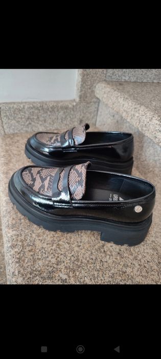 Sapatos marca Xti 35