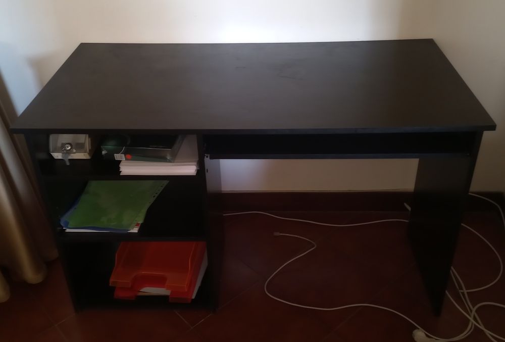 Secretaria em óptimo estado