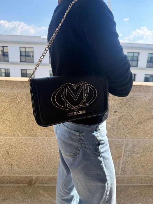 Bolsa Moschino preta nova