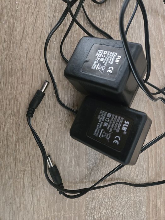Zestaw 2 adapterów AC/DC Caution