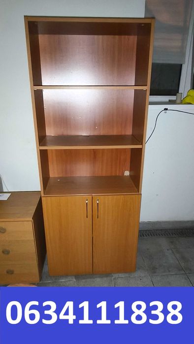 Стеллаж с дверьми (шкаф)