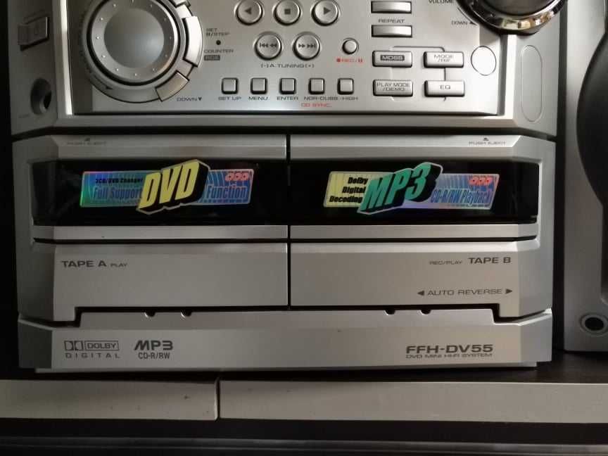 Sistema de som LG equipado c/ 5 colunas home cinema