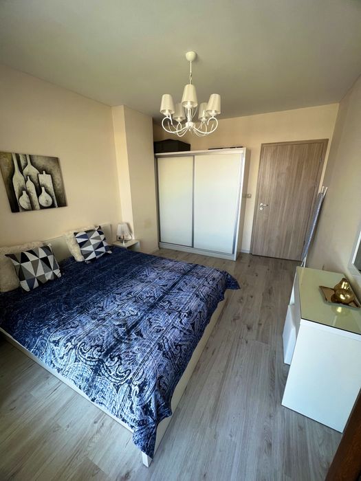 Апартаменты в Варне в комплексе с бассейном первая линия моря