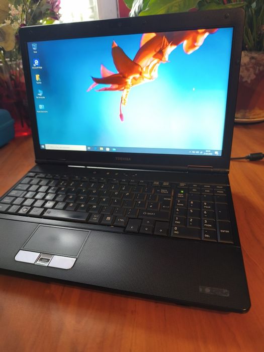 Toshiba 15.6 win 10 bdb stan