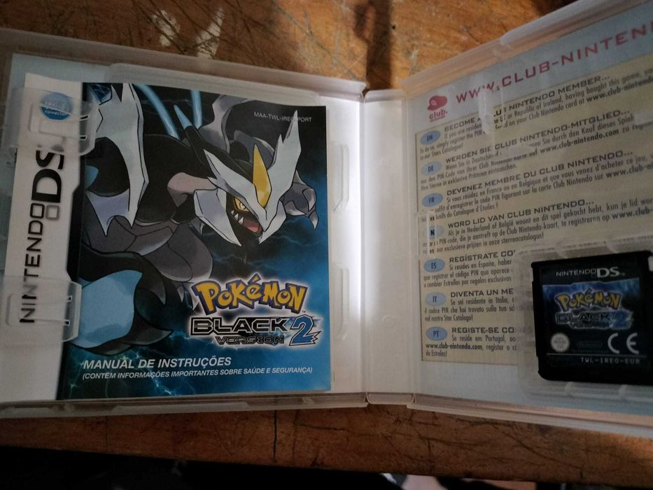 Pokemon Black 2 (com caixa e manual de instruções)