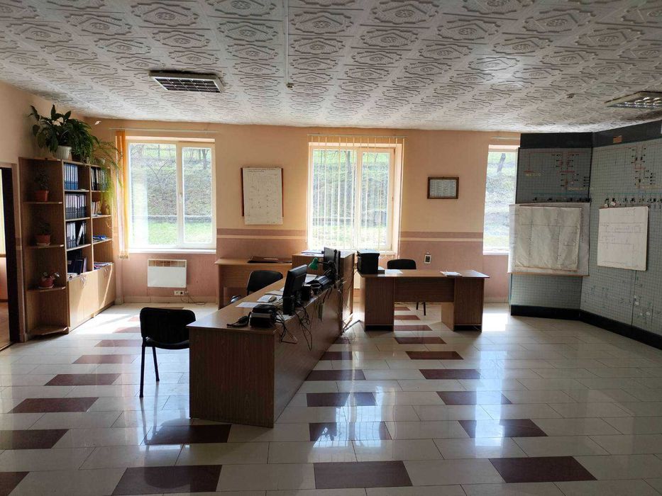 Продається багатофункціональний комплекс будівель у смт. Воловець