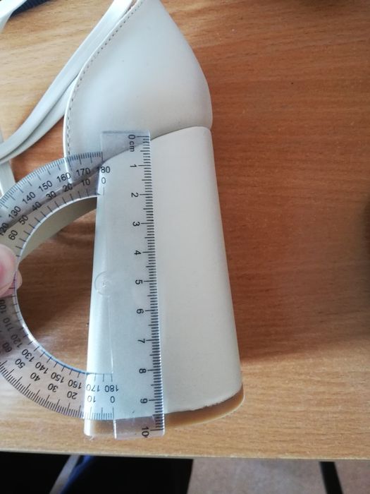 Buty damskie obcas beżowe